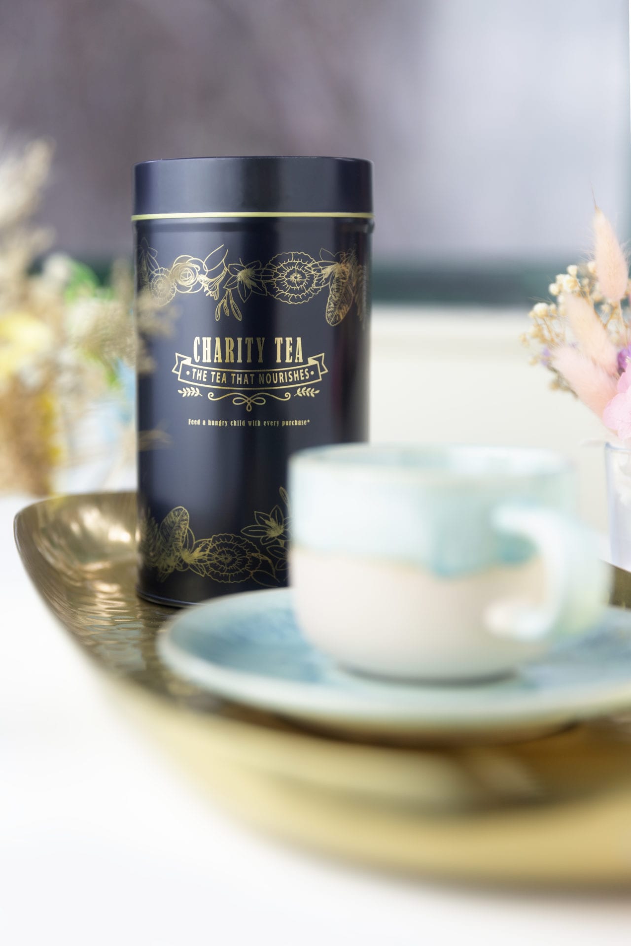 Organic tea tin with cup